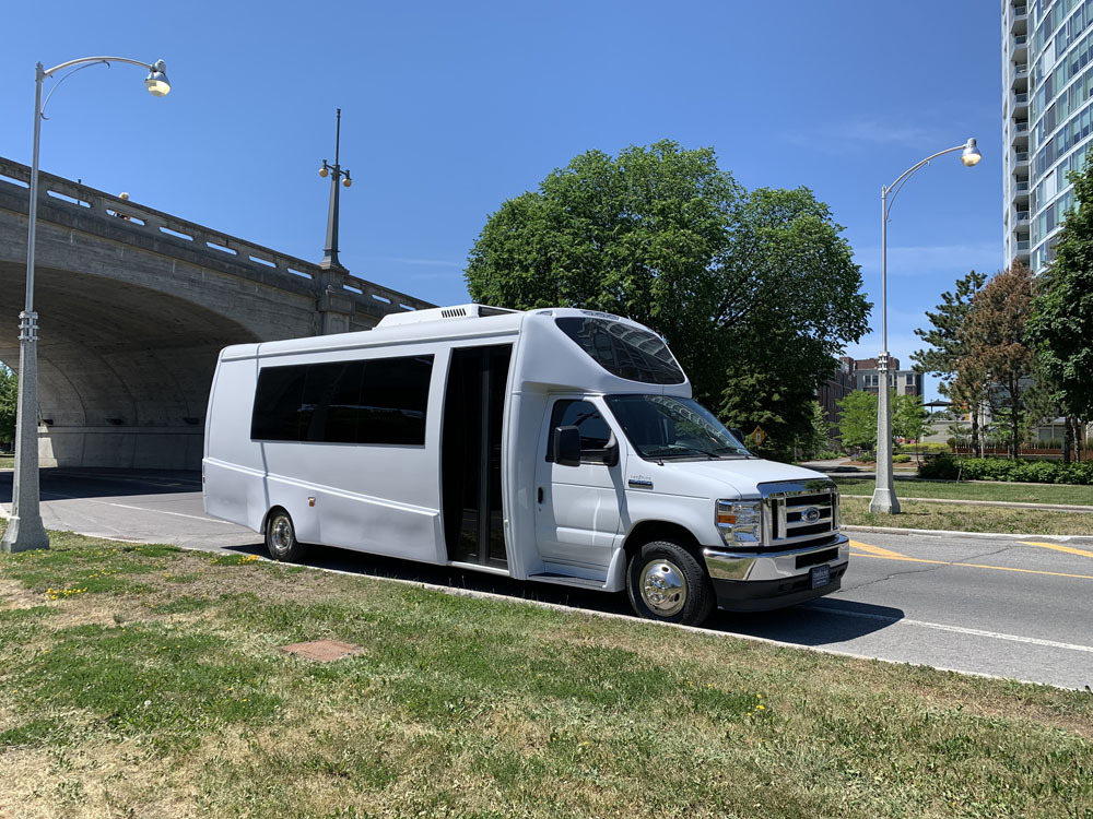 b12847-Berkshire-Coach-Ultra-28-tour-bus-for-sale-4