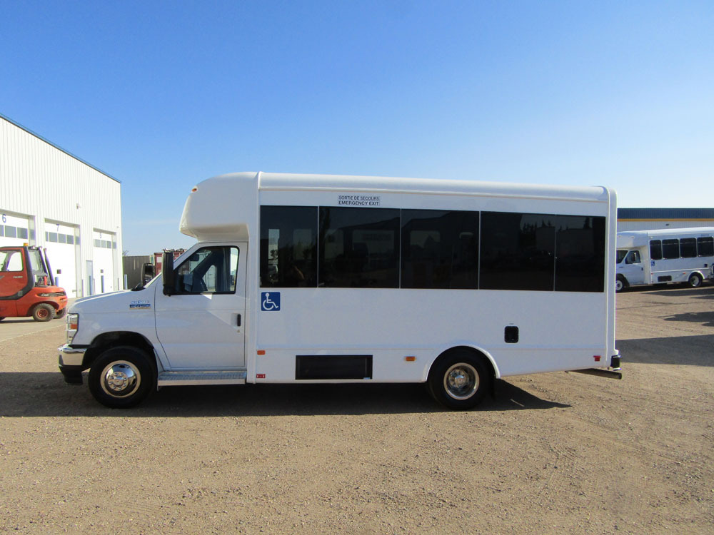 startrans-senator-2-luxury-minibus-delivery-b15476-1