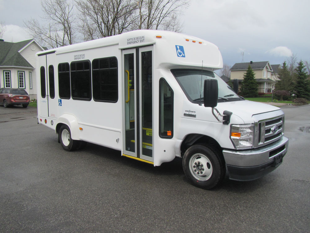 Finlandia Village Wheelchair Bus - StarTrans Candidate II - Crestline ...